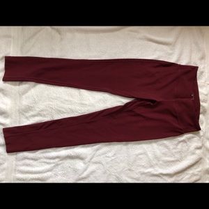 Maroon athletic leggings